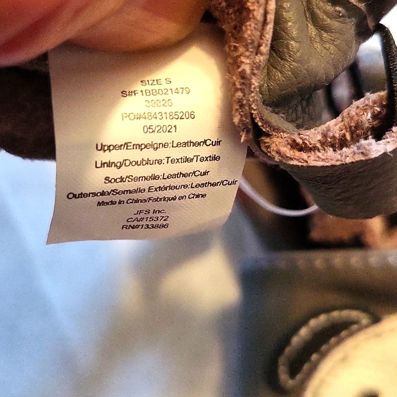 NWT two pair of baby moccasins - Picture 5 of 8